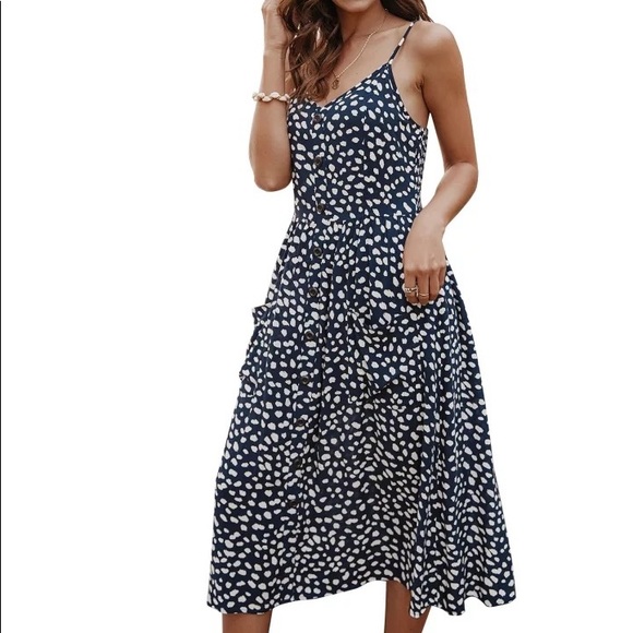 Light, airy button down summer dress - Picture 12 of 12